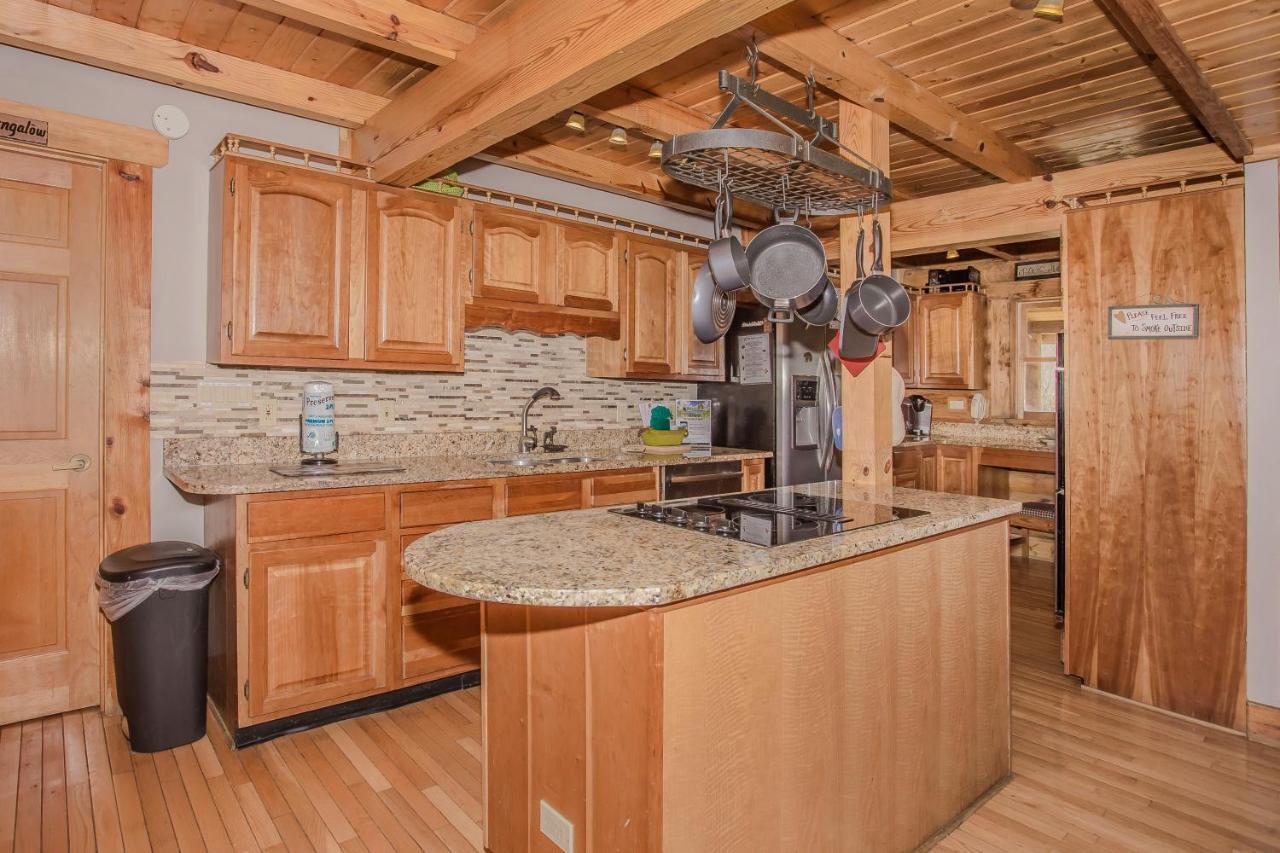 Smoky Bear Lodge With Guest House, Hot Tub, 1089 Free Tickets Each Paid Day, Dollywood And More Sevierville Exterior photo