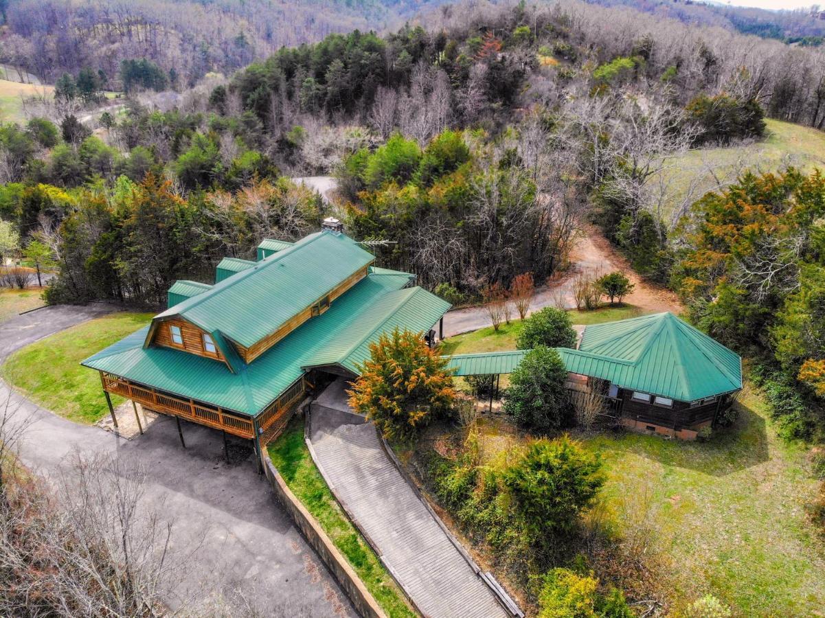 Smoky Bear Lodge With Guest House Sevierville Exterior photo