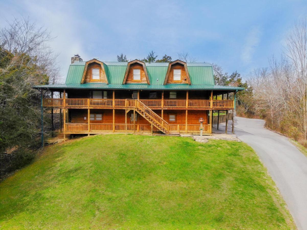 Smoky Bear Lodge With Guest House Sevierville Exterior photo